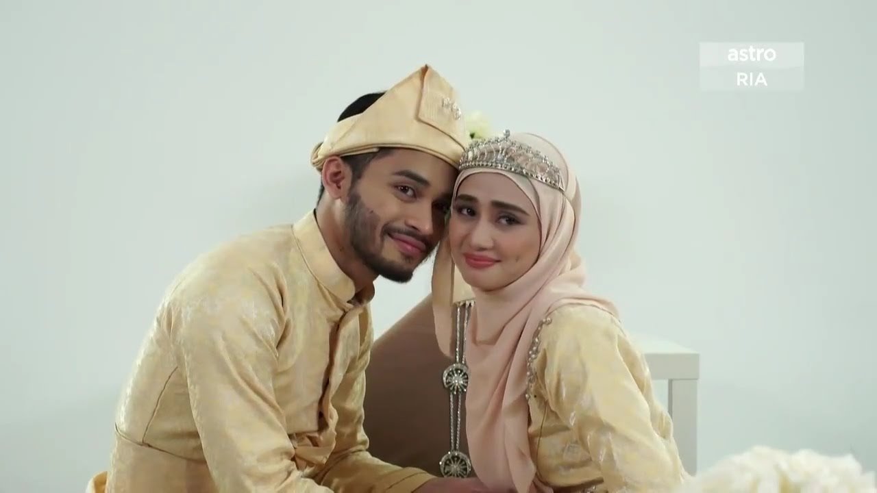 Biarkan Cinta Tersenyum Lagi ()