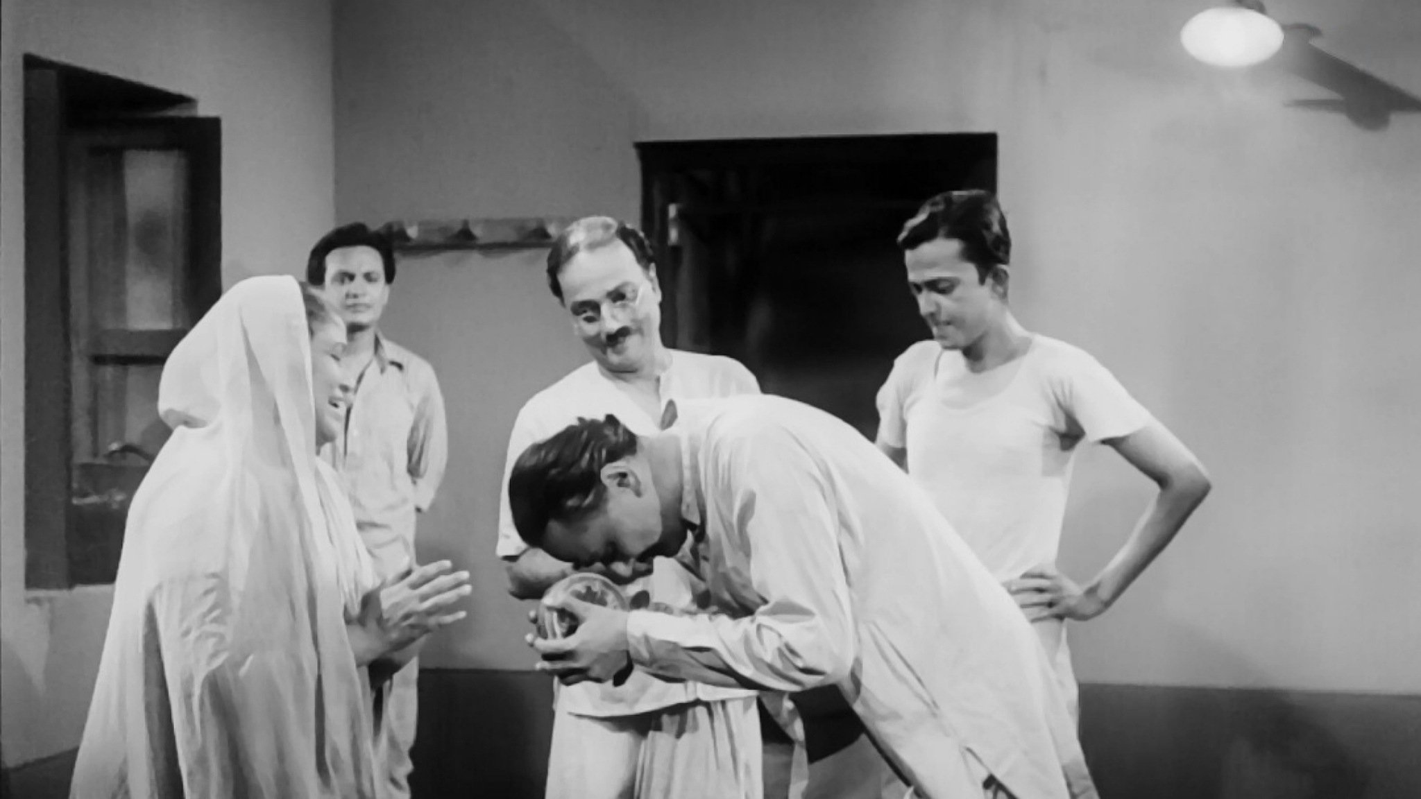 Ora Thakey Odharey (1954)