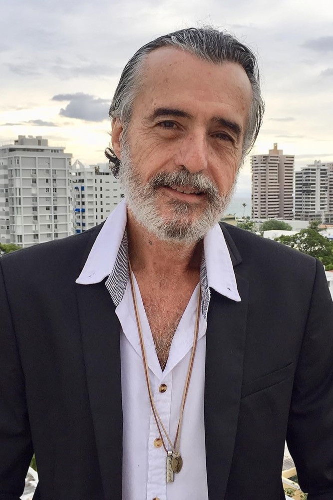 et billede af John E. Viguié