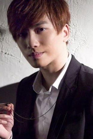 et billede af Adason Lo