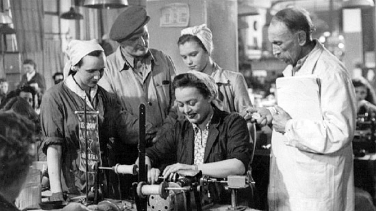Honour and Glory (1951)