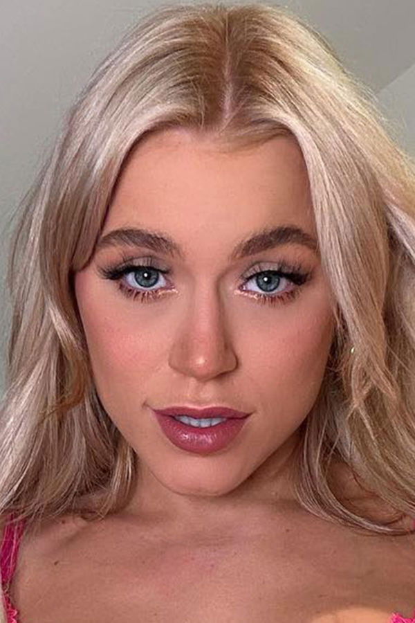 et billede af Elle Brooke