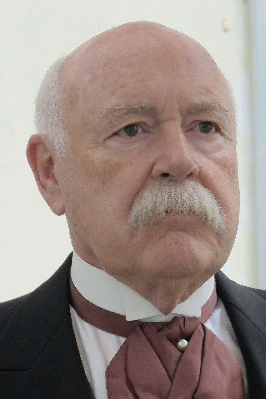 et billede af Eric P. Caspar