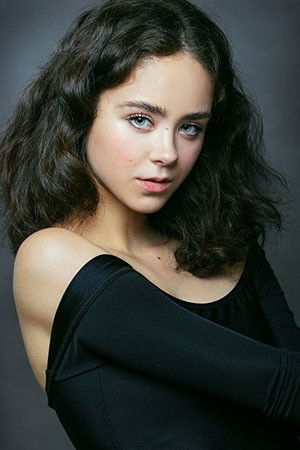 et billede af Nadia Latifi