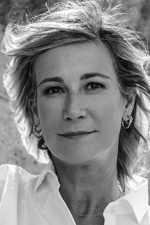 Profile Virginie Hocq with character 