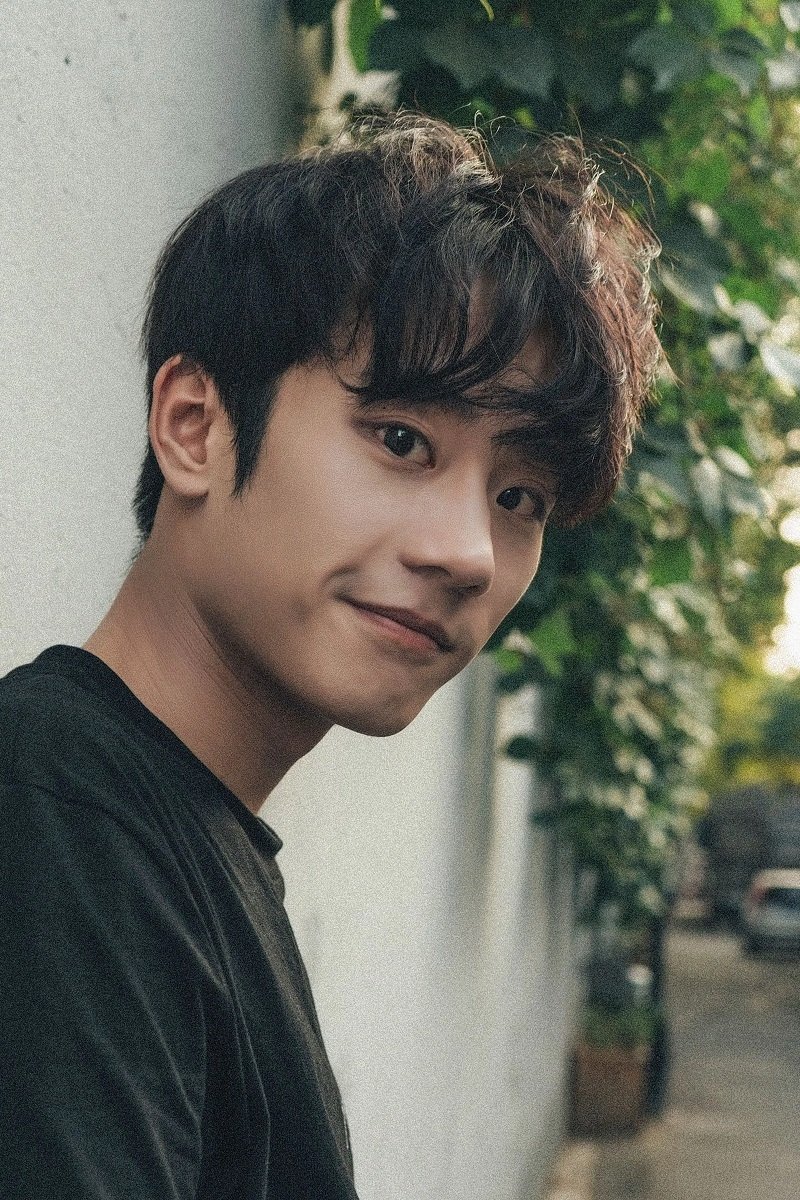 Liu Ninghao's picture in the cast