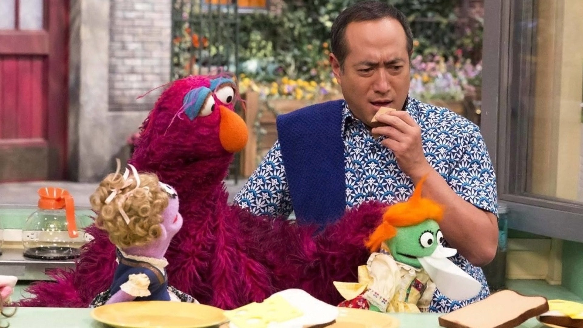 Sesame Street Season 45 :Episode 19  Chaos at Hooper's Store