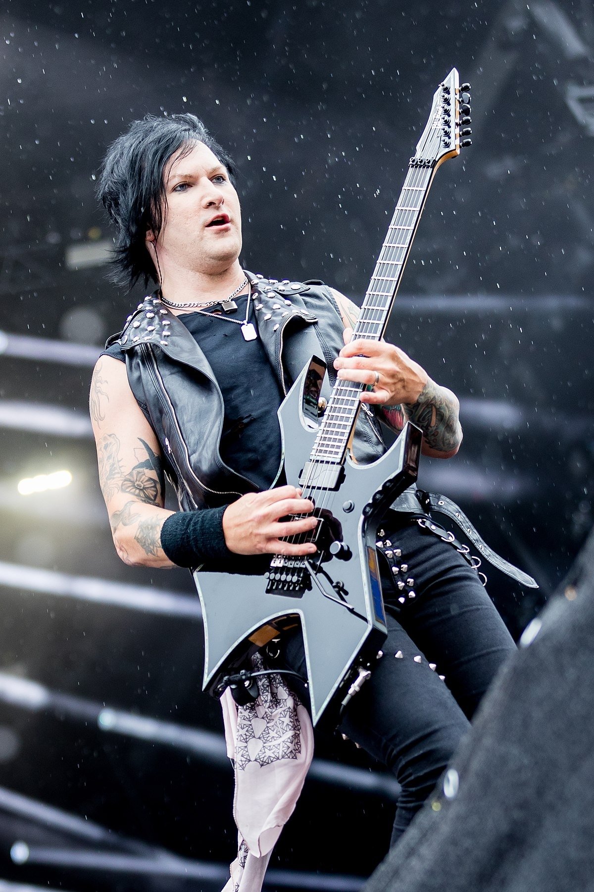 Jeremy 'Jinxx' Ferguson's picture in the cast