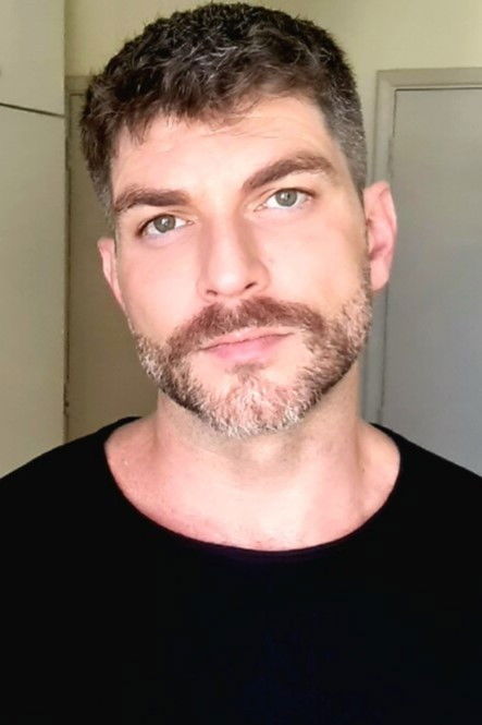 et billede af Conrado Helt