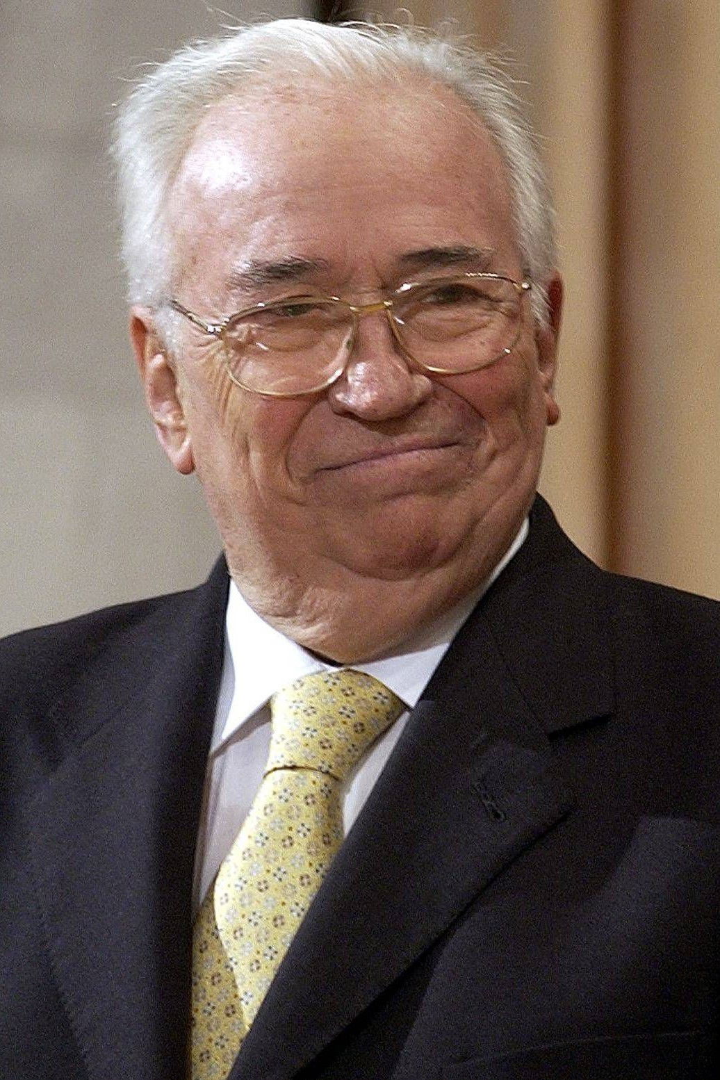 et billede af Belisario Betancur