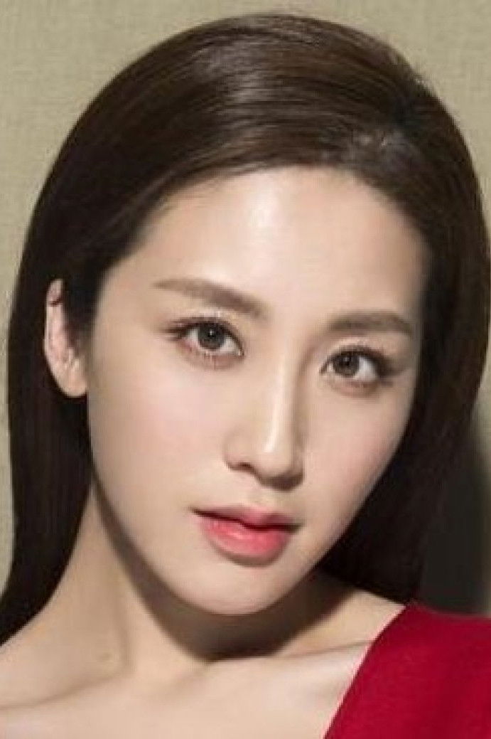 et billede af Zhou Meiyi