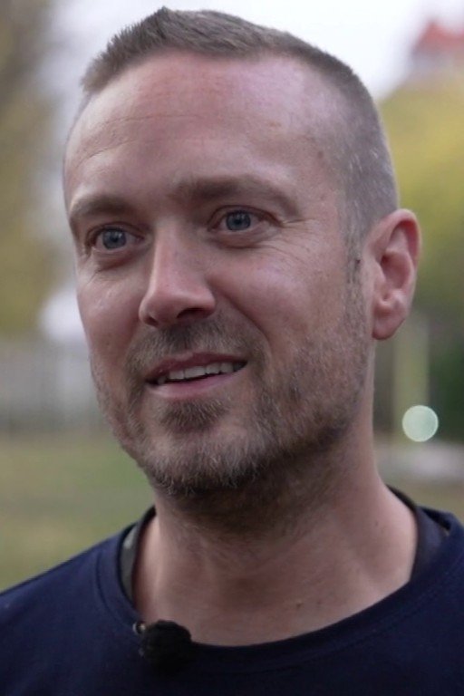 Kasper Holm's picture in the cast