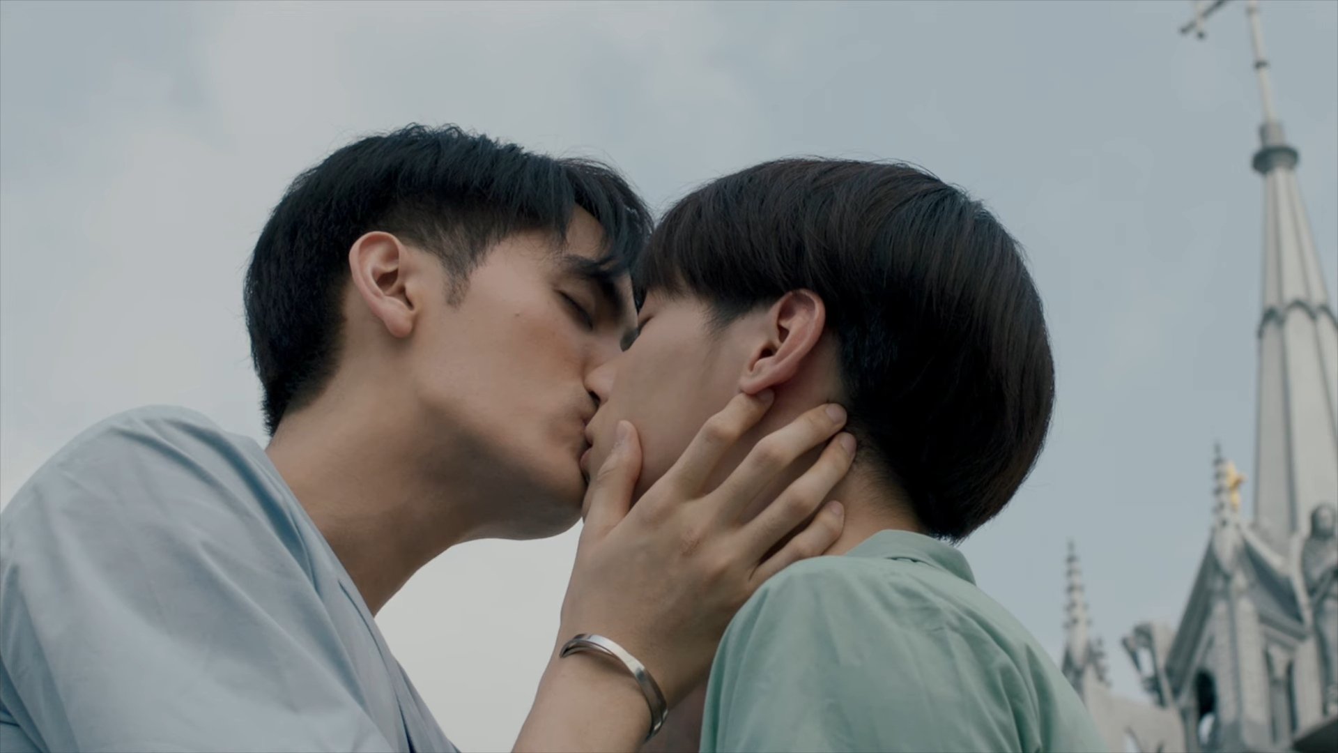 ใครในกระจก poster