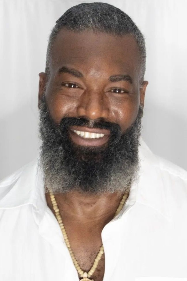 et billede af Justice J. Smith Jr.