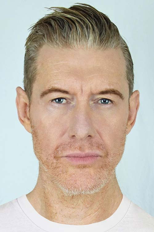 et billede af James Studdert