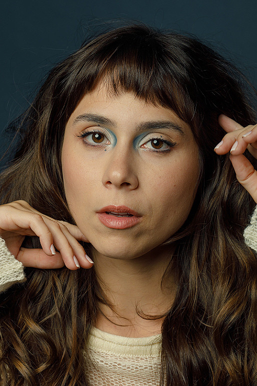 et billede af Daphne Bozaski