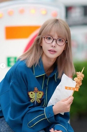 Kana Momonogi photo