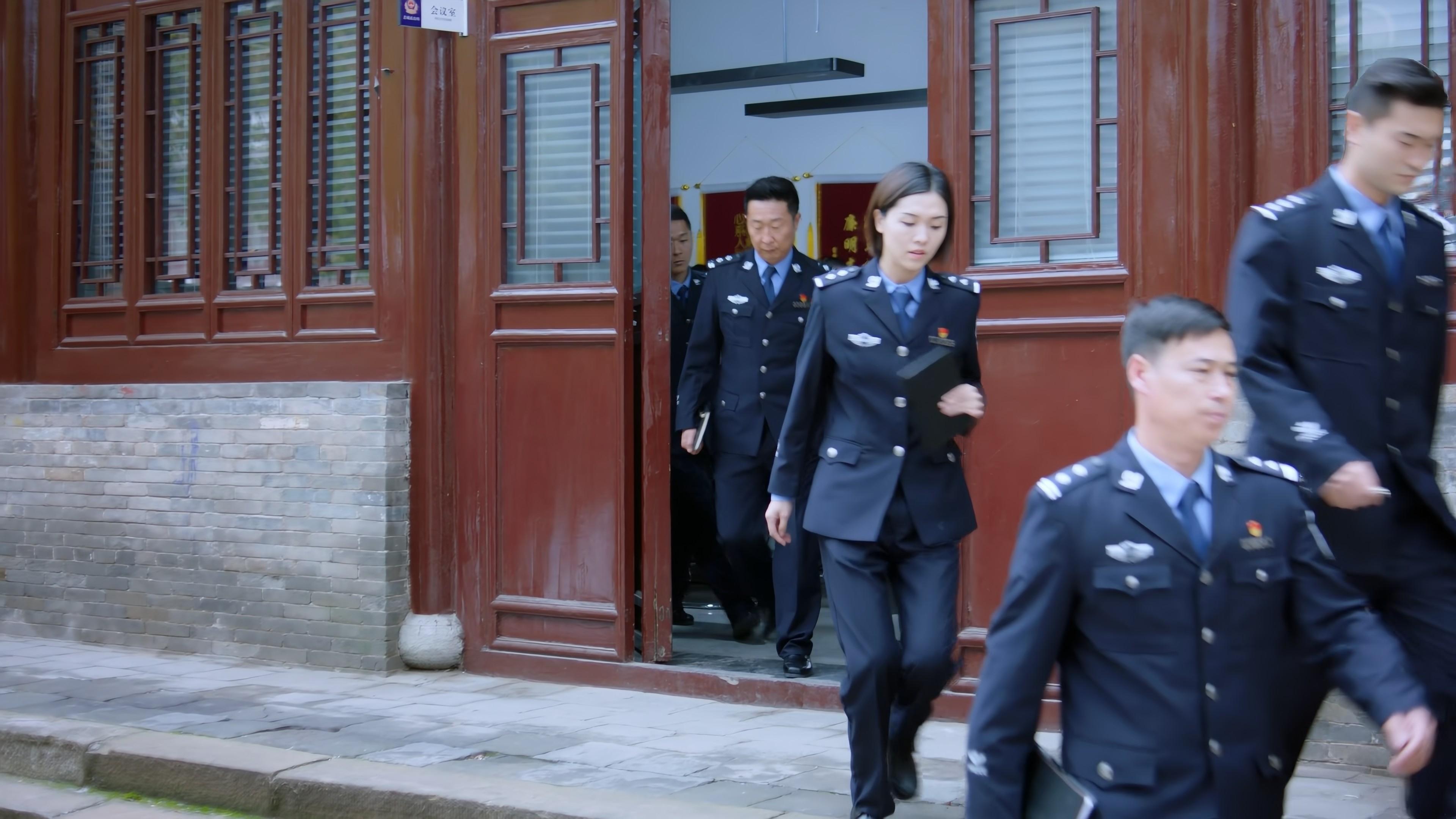 The Happy Life of People's Policeman Lao Lin