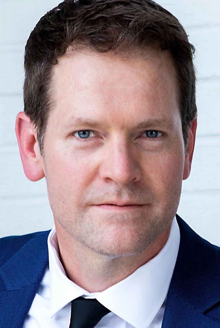 et billede af Mark E. Holmes