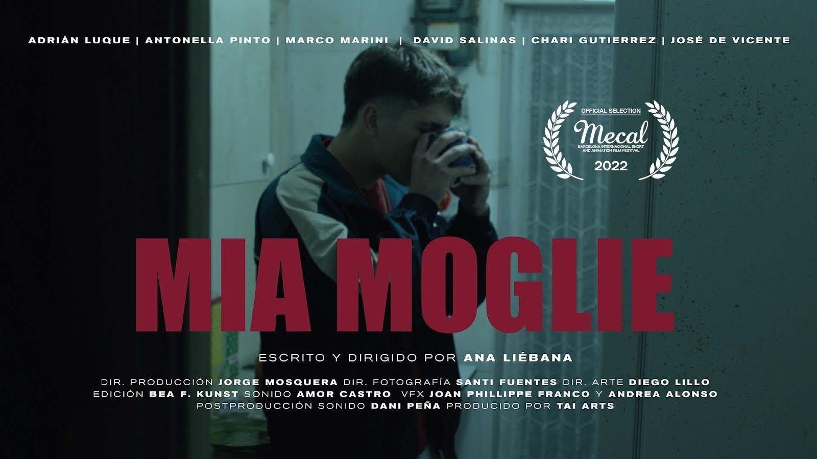 Mia Moglie background