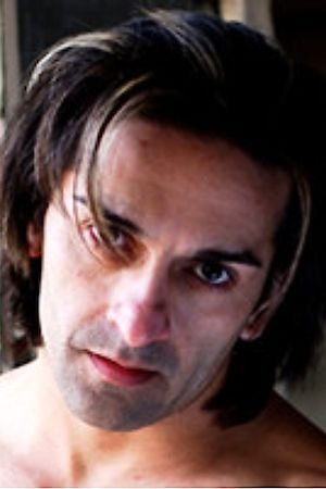 et billede af Tony James