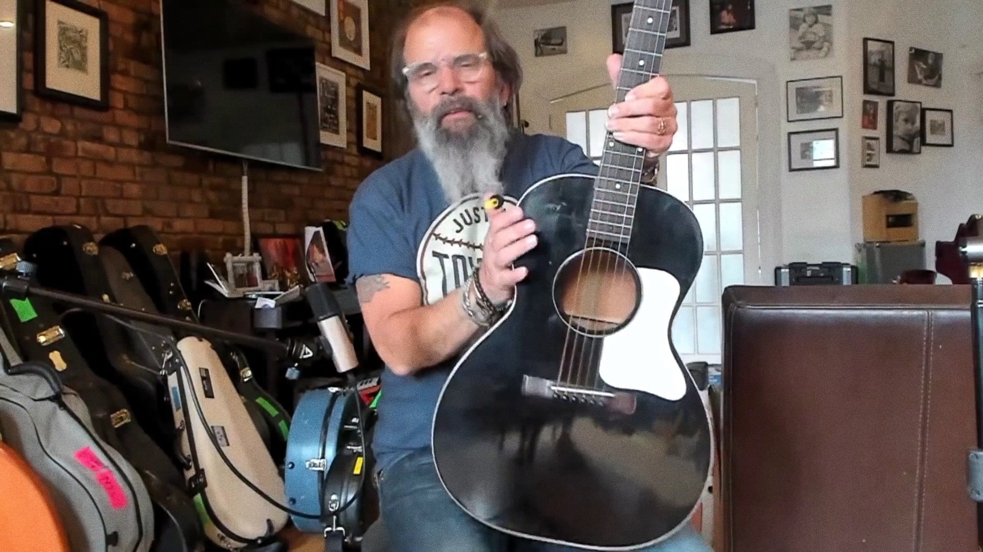 Thumbnail for 1933 Gibson L-00 Season 1 Episode 15