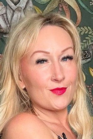 et billede af Momma Blonde Bombshell