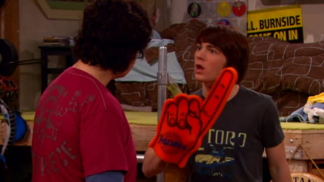 Drake & Josh (2004) - The Foam Finger - Bubba Bodine TV.