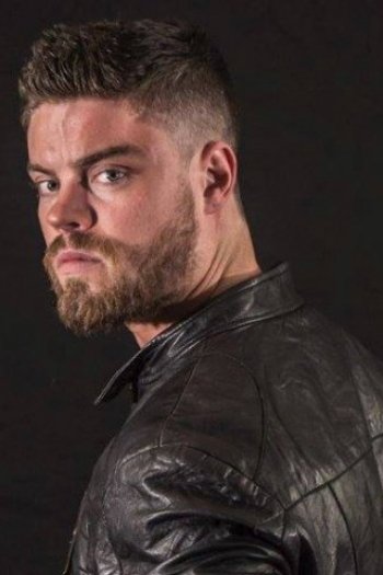 et billede af Jordan Devlin