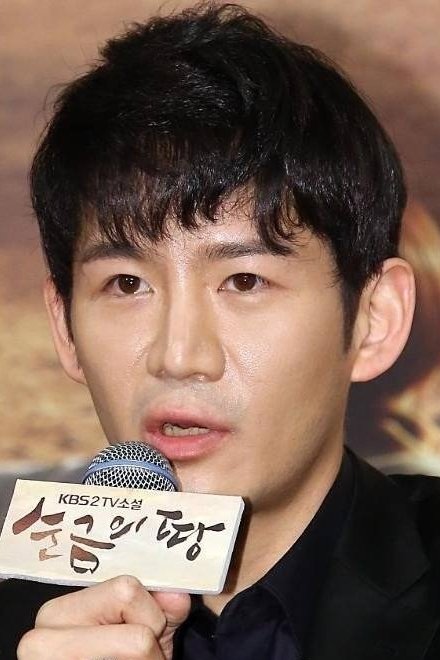 et billede af Lee Byung-hoon