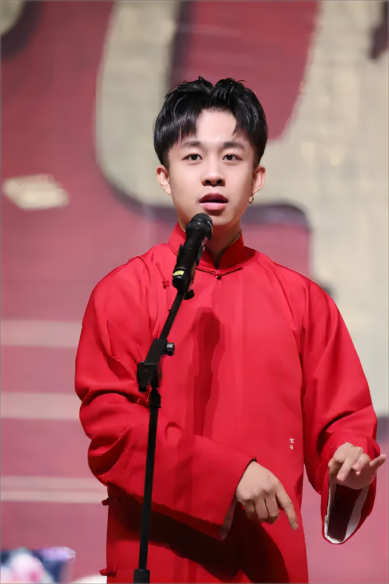 et billede af Jiuling Zhang