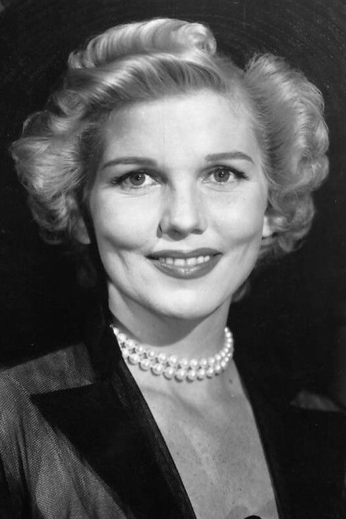 et billede af Joyce Mathews