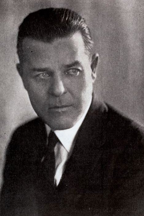 et billede af Harry A. Pollard