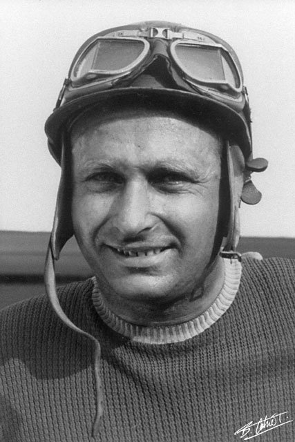et billede af Juan Manuel Fangio