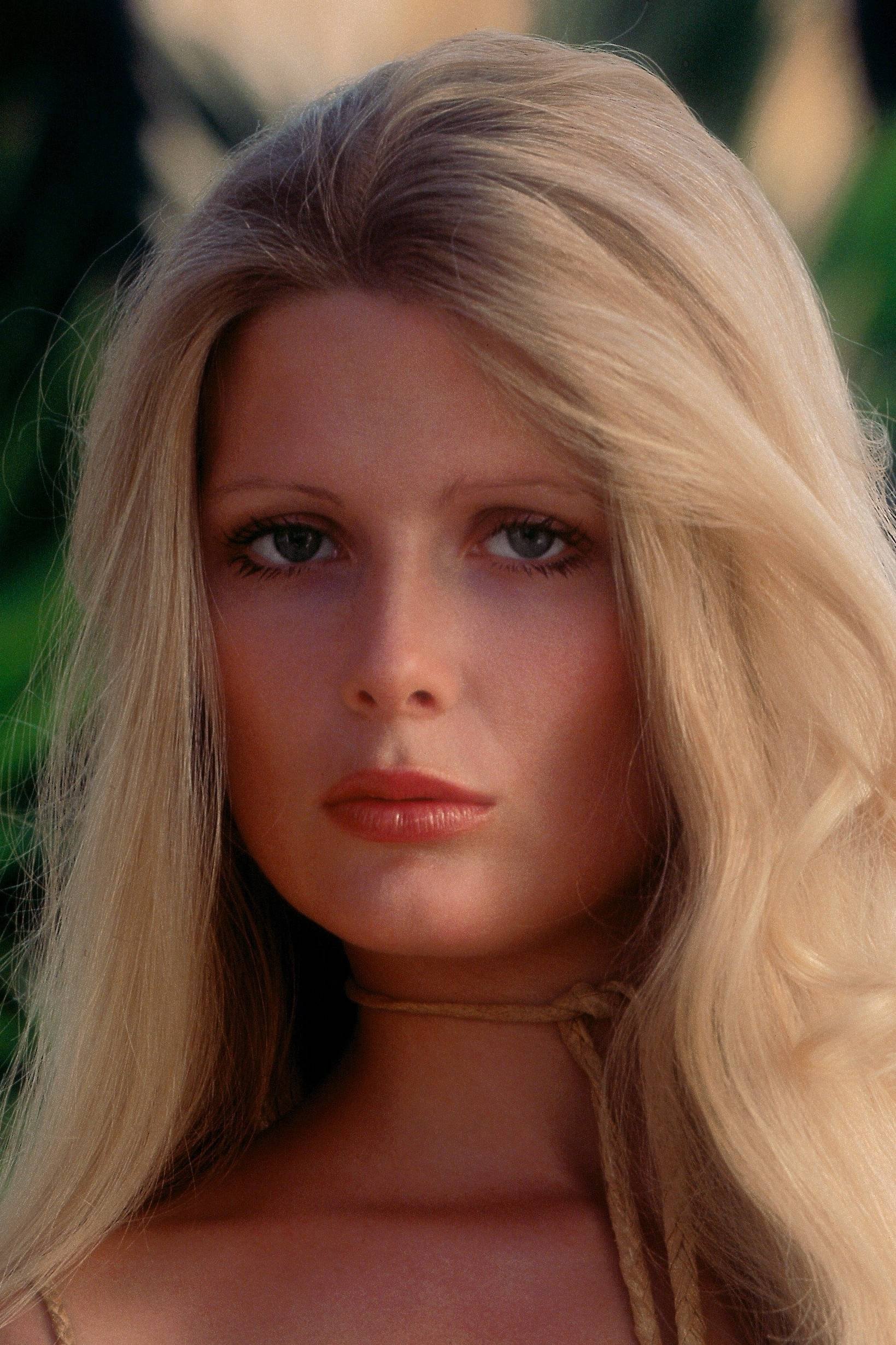 et billede af Debra Jo Fondren