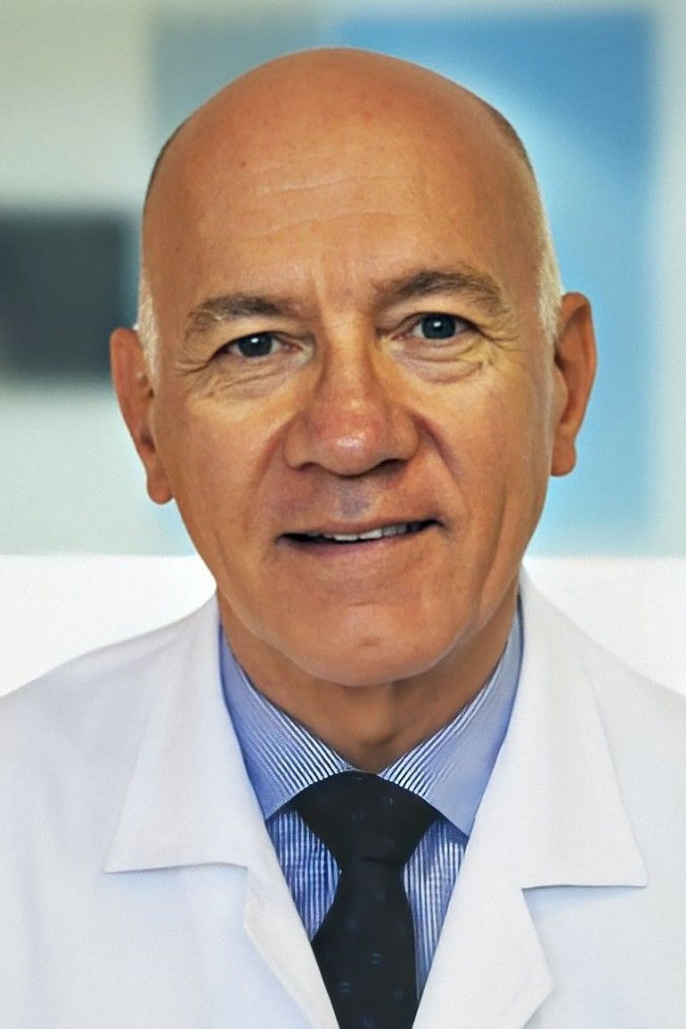 Ulgar Manzakoğlu as Patron