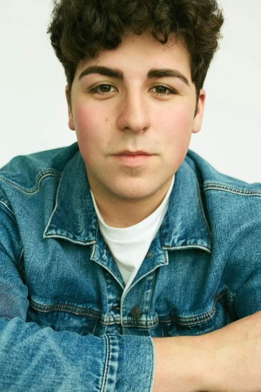 et billede af Cameron Hess