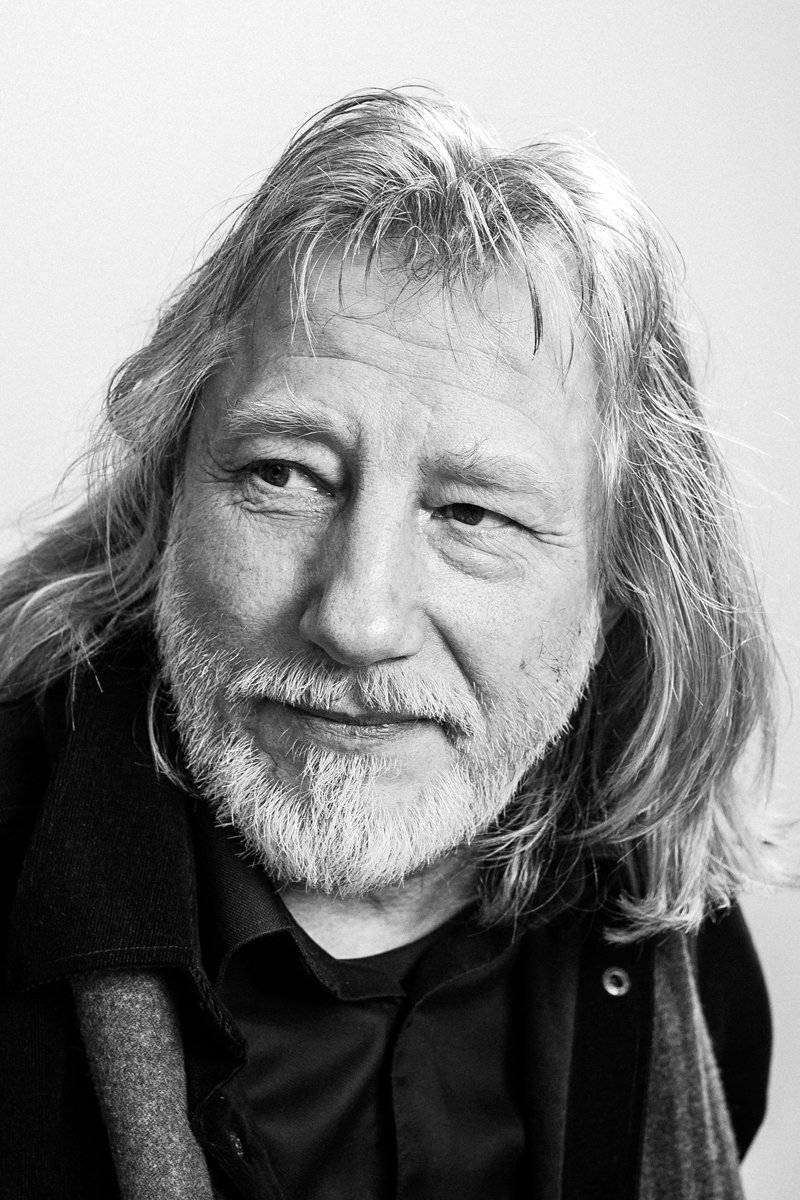 et billede af Algirdas Latėnas