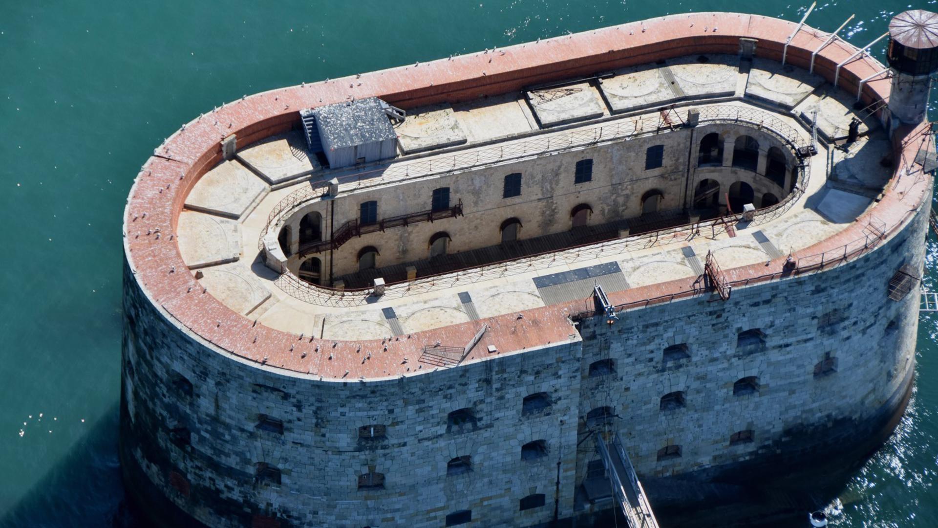 Fort Boyard Russia backdrop cover