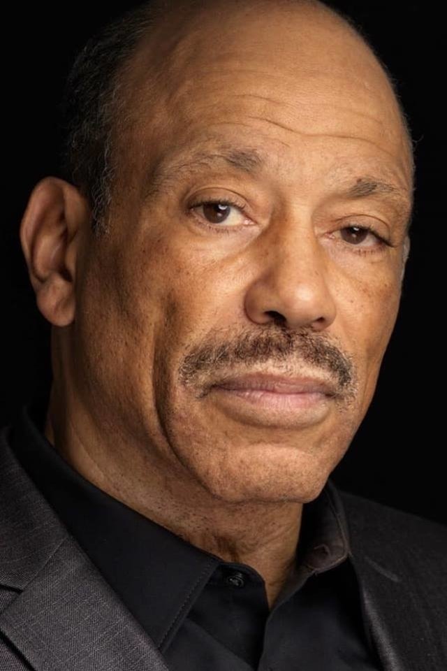 et billede af Tony D. Head