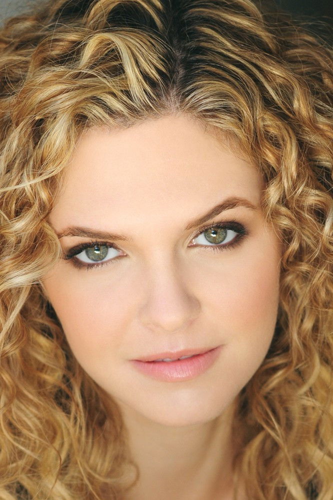 et billede af Caroline Heinle