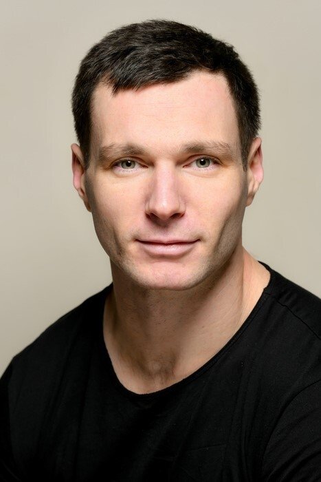Ari Blinder's picture in the cast