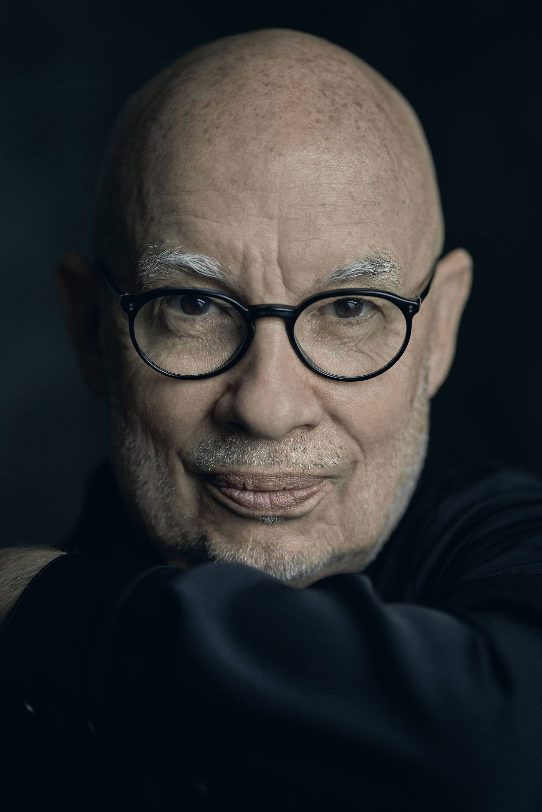 et billede af Dennis Russell Davies