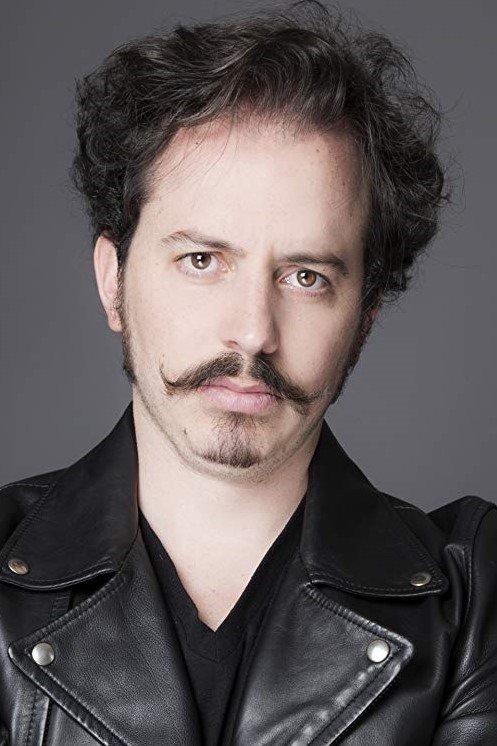 et billede af Isaac Ezban