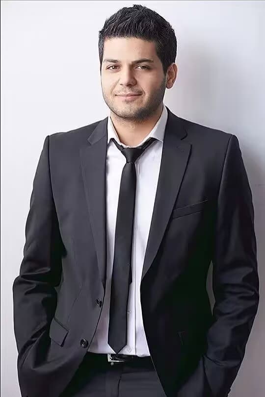 Ezra Sholeh's picture in the cast