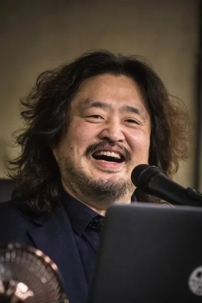 et billede af Kim Ou-joon