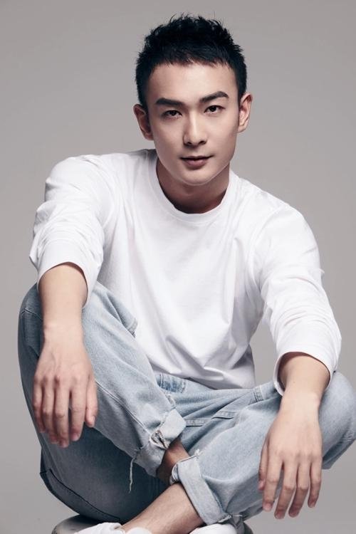 et billede af He Junhao