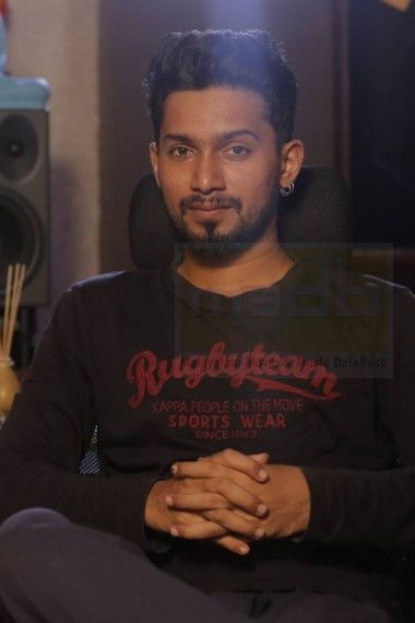 et billede af Sanal Aman