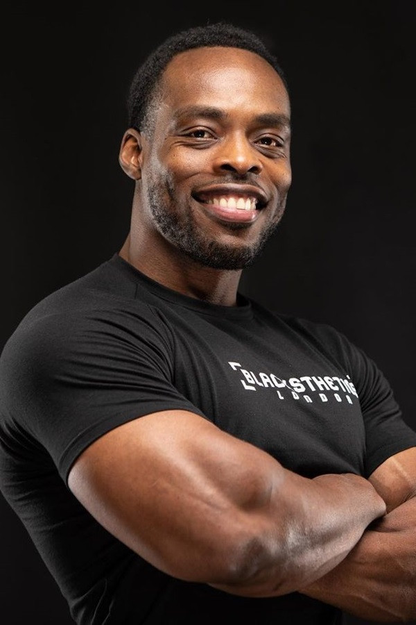 et billede af Nigel St Lewis