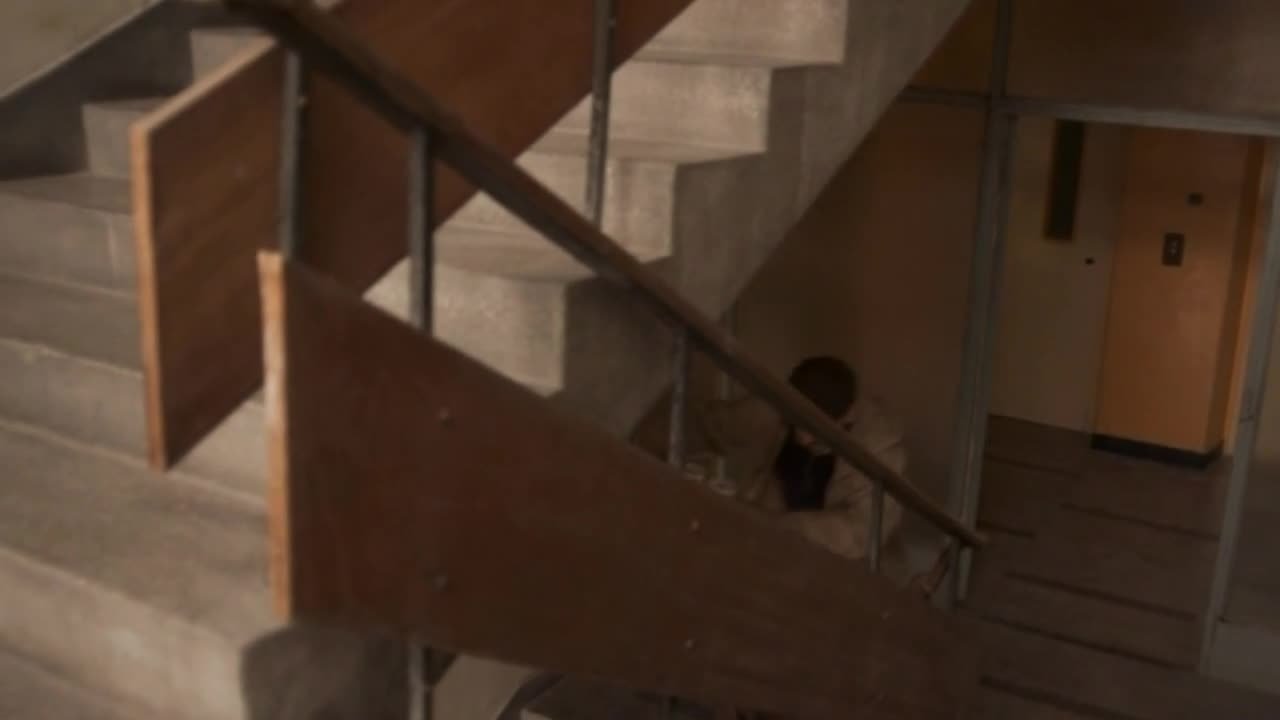 Thumbnail for Асансьорът Season 1 Episode 11